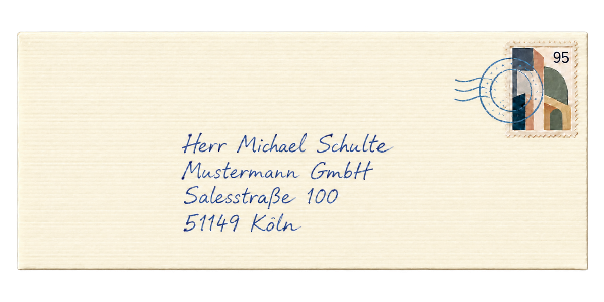 Cremefarbener Briefumschlag, mit blauer Tinte handschriftlich adressiert